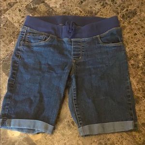 Jean shorts with stretchy waist band